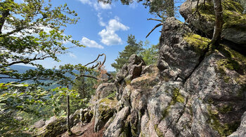 Am Wanderweg bei den Rockertfelsen