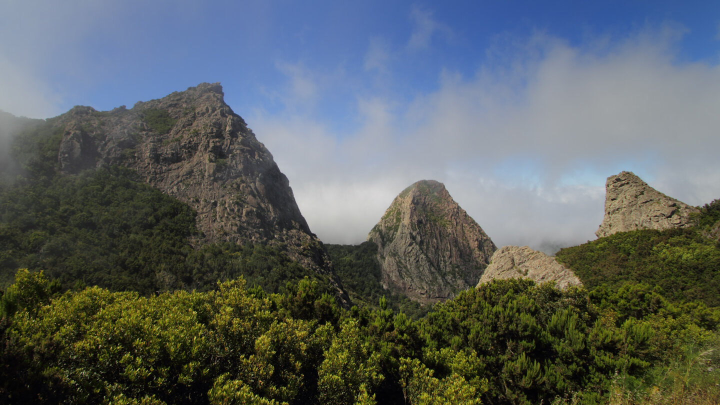 Blick zu den Los Roques auf La Gomera