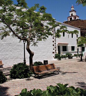 die Kirche Nuestra Señora de la Candelaria mit Glockenturm