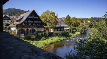 Blick über die Murg auf Forbach