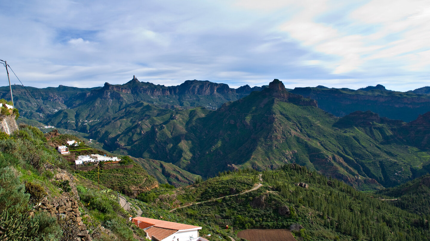 Blick zum Roque Bentayga vom Mirador de Unamuno auf Gran Canaria