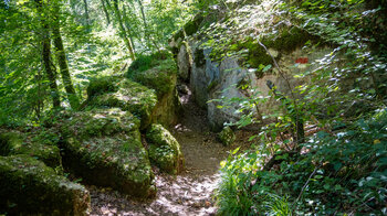 enge Wegpassage des Westwegs in der Wolfsschlucht