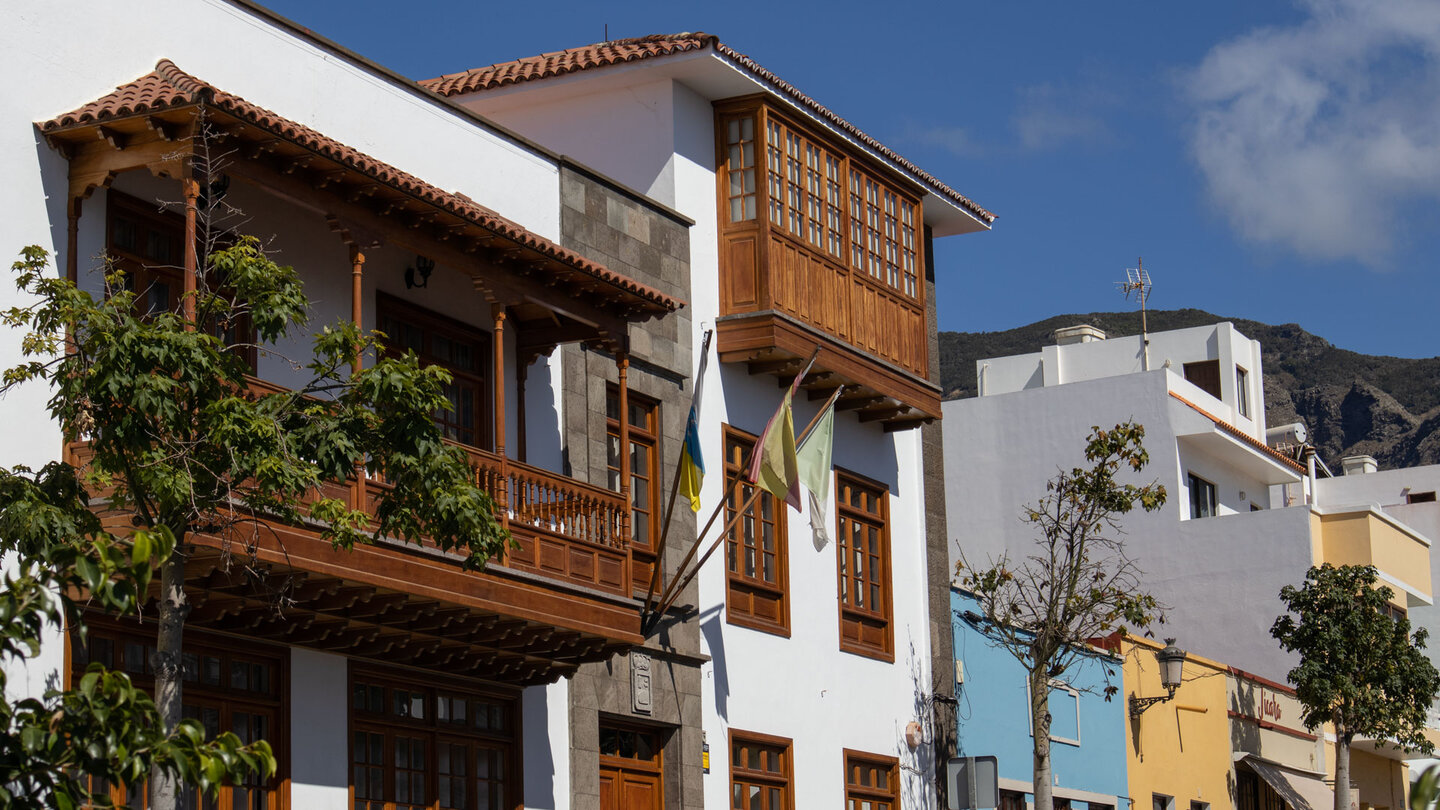 Gasse mit traditionellen Häusern in Buenavista del Norte