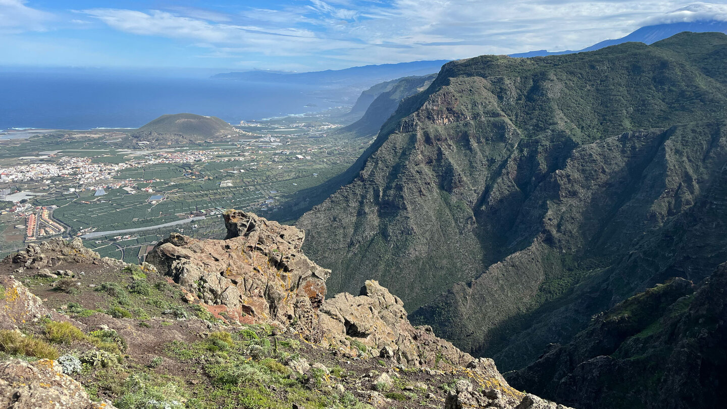 Panoramablick über die Nordwestküste Teneriffas mit der Tiefebene der Isla Baja