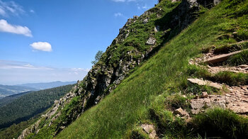 Aufstieg am Bergpfad Sentier du Falimont