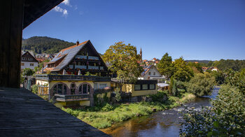 Blick über die Murg auf Forbach