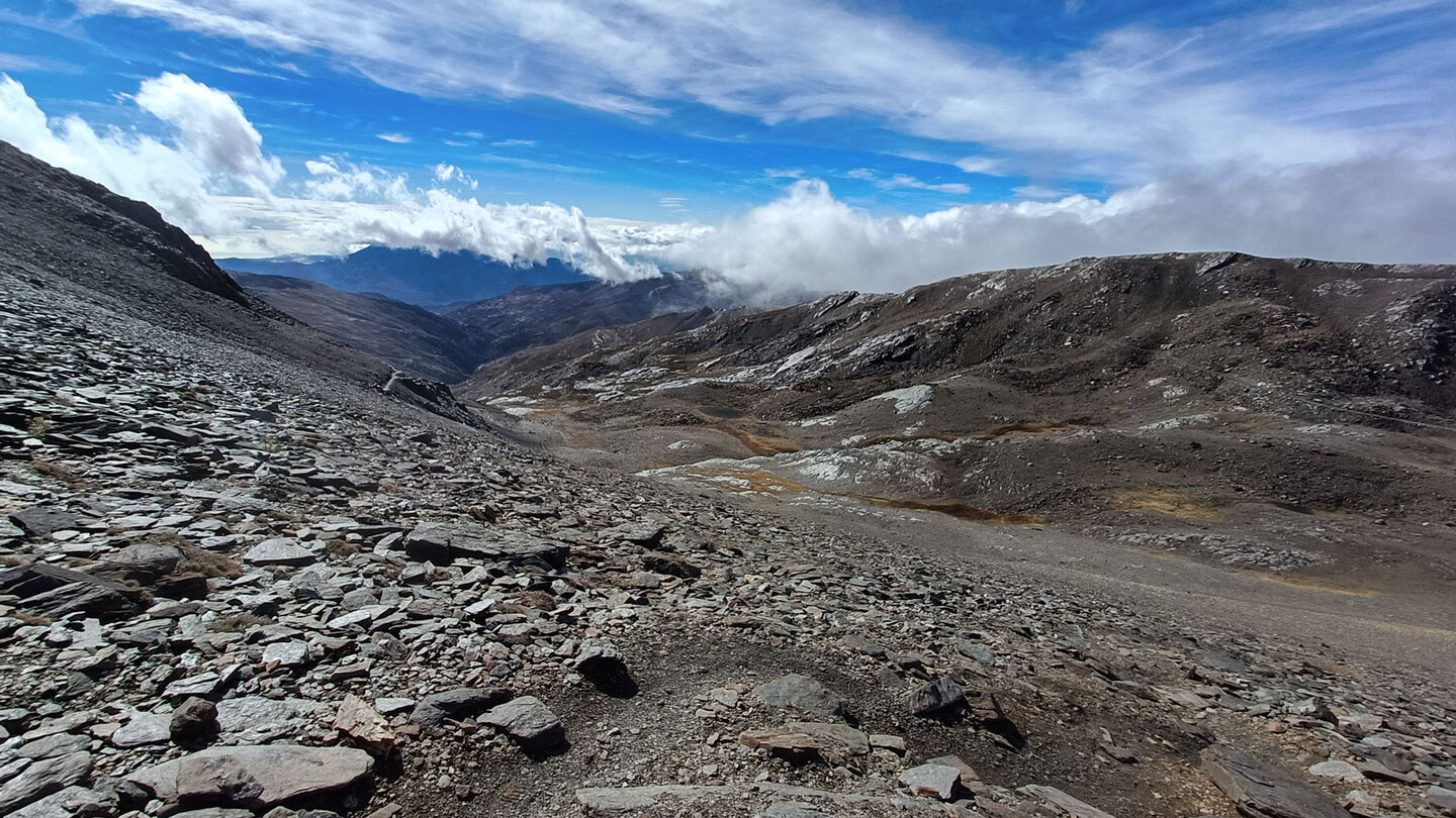 Talblick vom Aufstiegpfad am Mulhacén