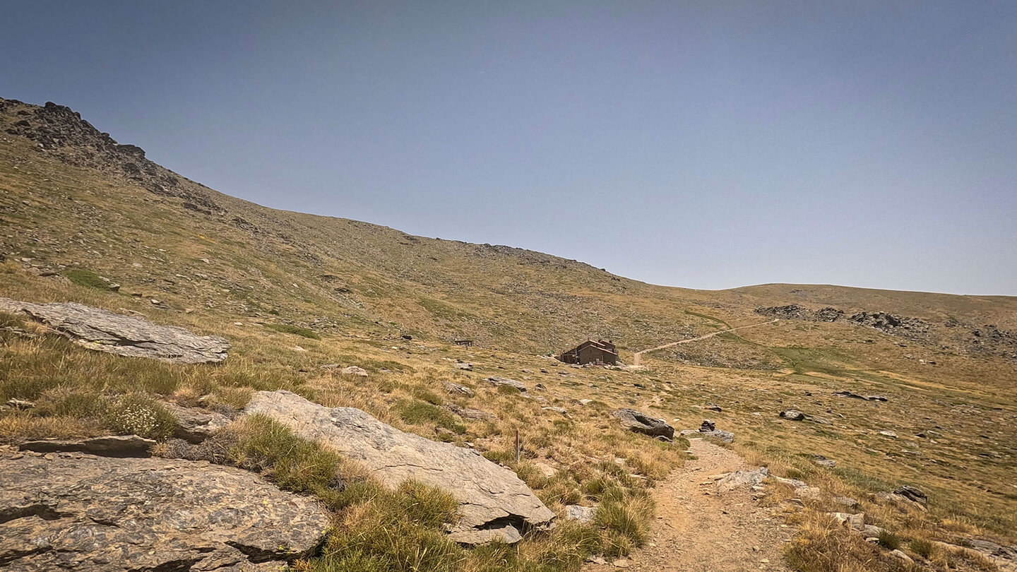 bewirtschaftete Berghütte Refugio Poqueira in der Sierra Nevada - Spanien