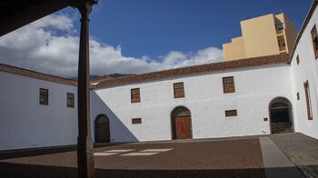 Innenhof des Convento de San Francisco in Santa Cruz de la Plama