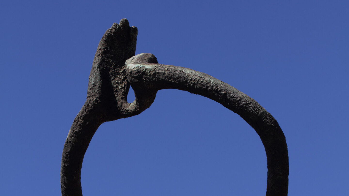 die Skulptur Monumento al Silbo Gomero am Aussichtspunkt Mirador de Igualero auf La Gomera