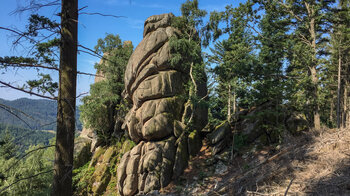 die spektakulären Formationen der Falkenfelsen auf dem Weg zur Hertahütte