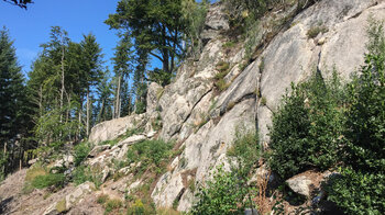 der Wegverlauf durch die imposanten Falkenfelsen