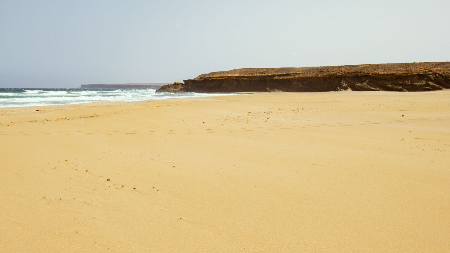 der weite Sandstrand Playa de Jarugo