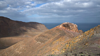 Blick zur Küste vom Faro de la Entallada auf Fuerteventura