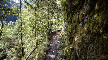 gesicherter Wanderpfad zum Räuberschlössle