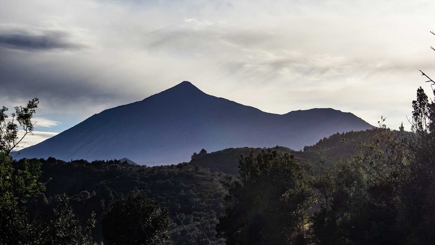 Teide und Pico Viejo im Morgendunst