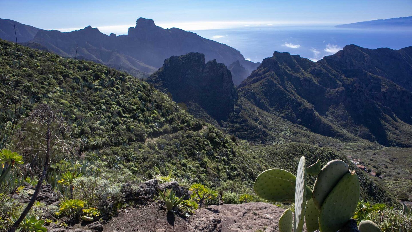 Blick auf den hoch aufragenden Roque de Fortaleza