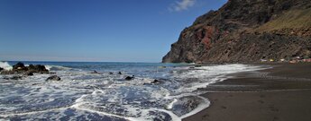 eine imposante Steilwand begrenzt den Strand Playa del Inglés