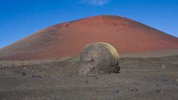 Vulkanbombe am Fuße des Montaña Colorada