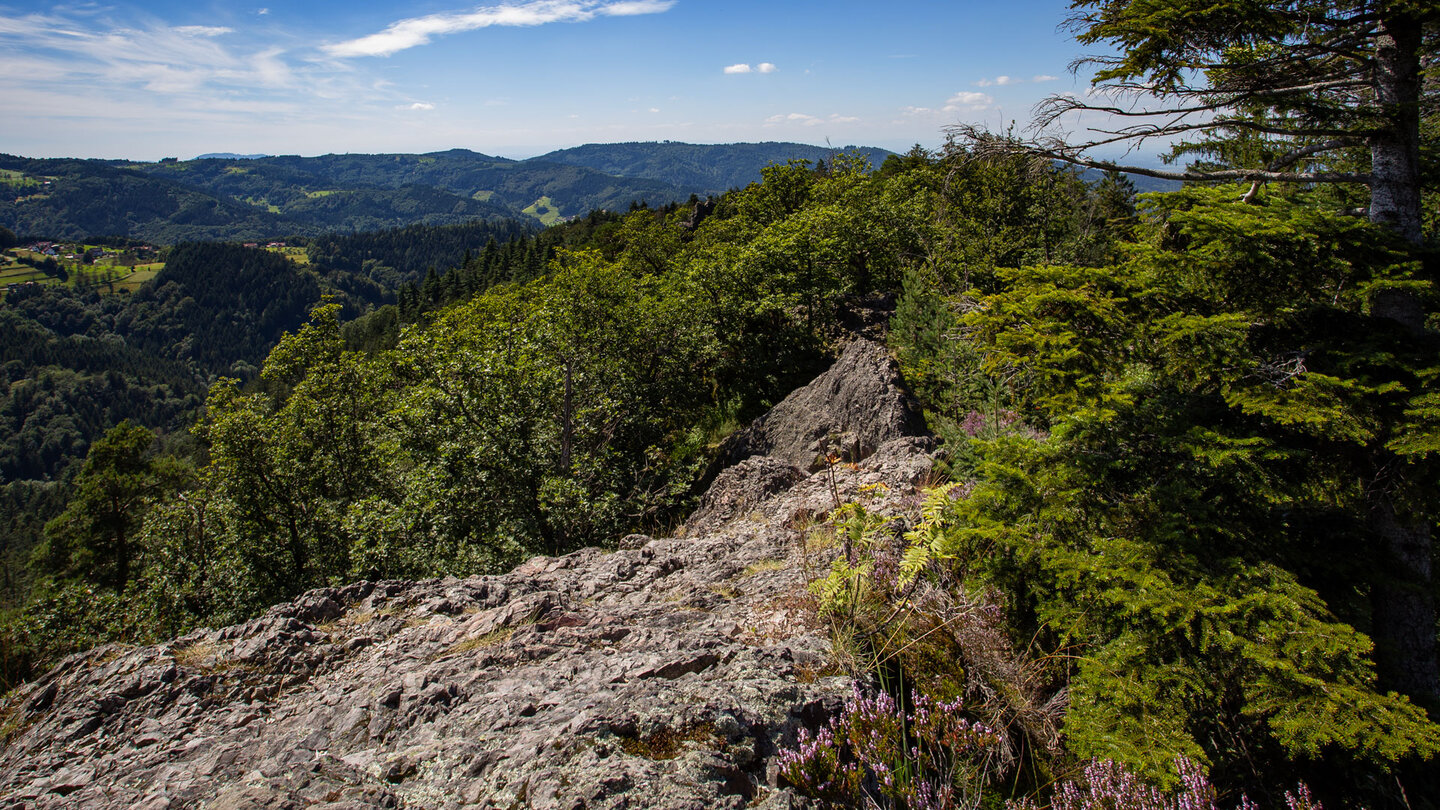 Blick über die Felsformationen am Klettersteig Karlsruher Grat