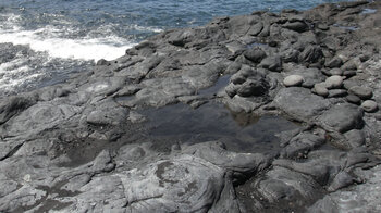 Lavaformationen an der Playa de Charco Verde