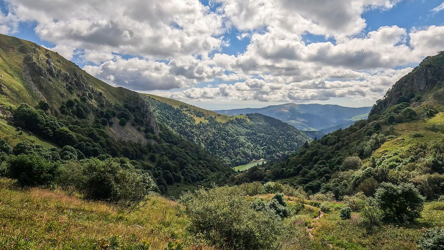 Blick auf den Lac du Schiessrothried vom Wanderweg