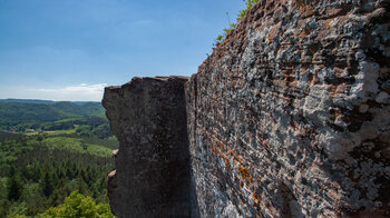 Felsflanke der Burg Falkenstein