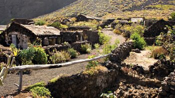 das archäologische und ethnografische Museumsdorf liegt am Fuße der Steilwände des Risco de Tibataje auf El Hierro