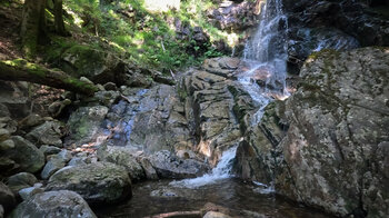 der beeindruckende Wasserfall Cascade du Bockloch in den Hochvogesen der Wasserfall Cascade du Bockloch in den Hochvogesen