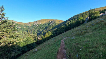 Blick auf Le Hohneck und den Col du Schaeferthal vom Wanderweg bei der Auberge du Schiessroth