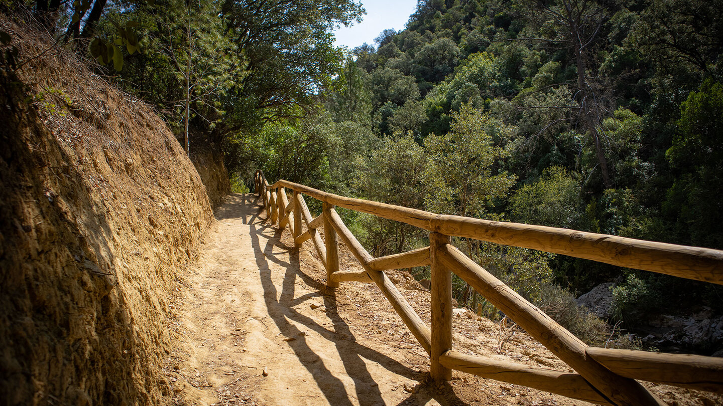 Geländern am Wanderweg entlang des Río Borosa