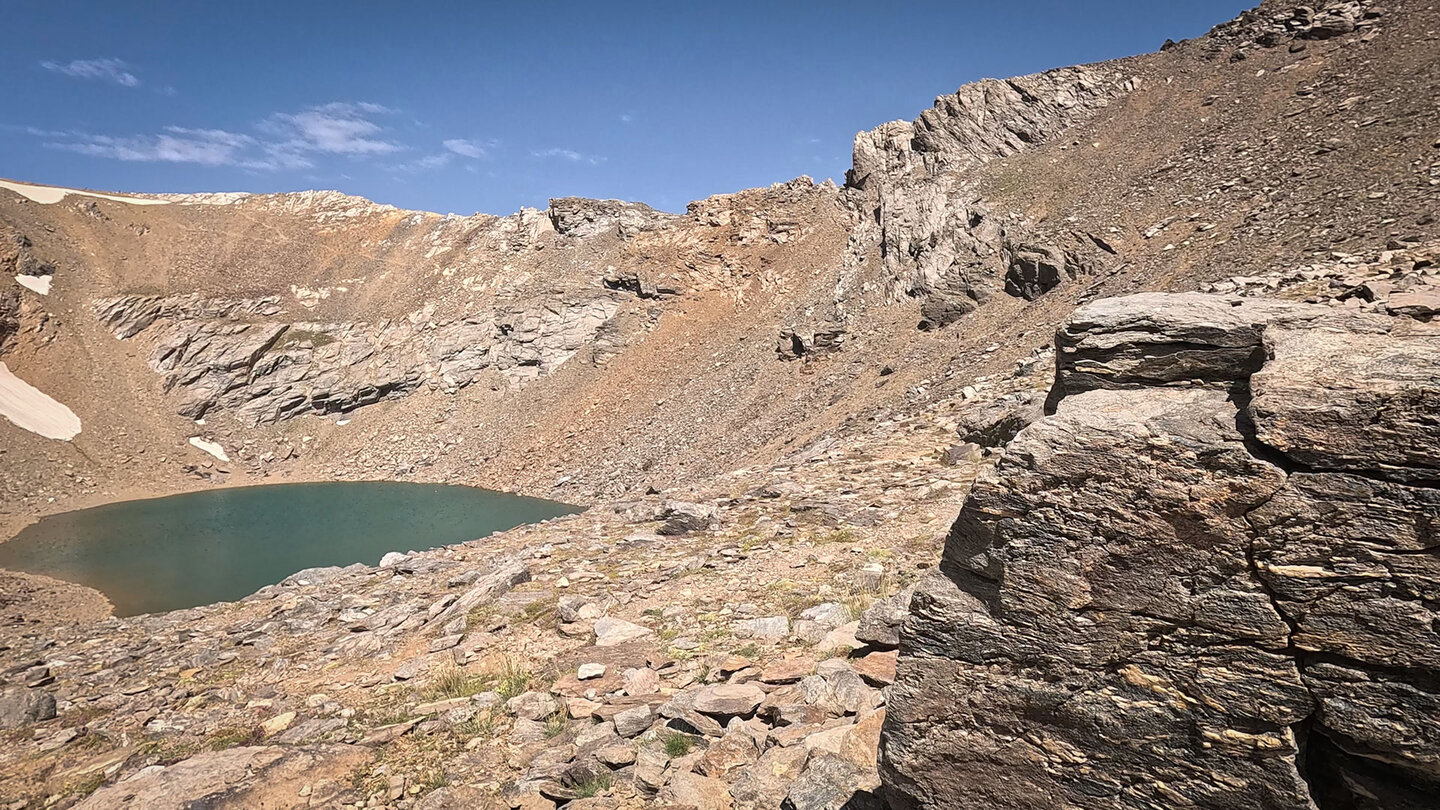 Felsformationen am Gebirgssee Laguna de la Caldera