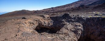 Höhlenzugang bei den Cuevas Negras am Wanderweg 38