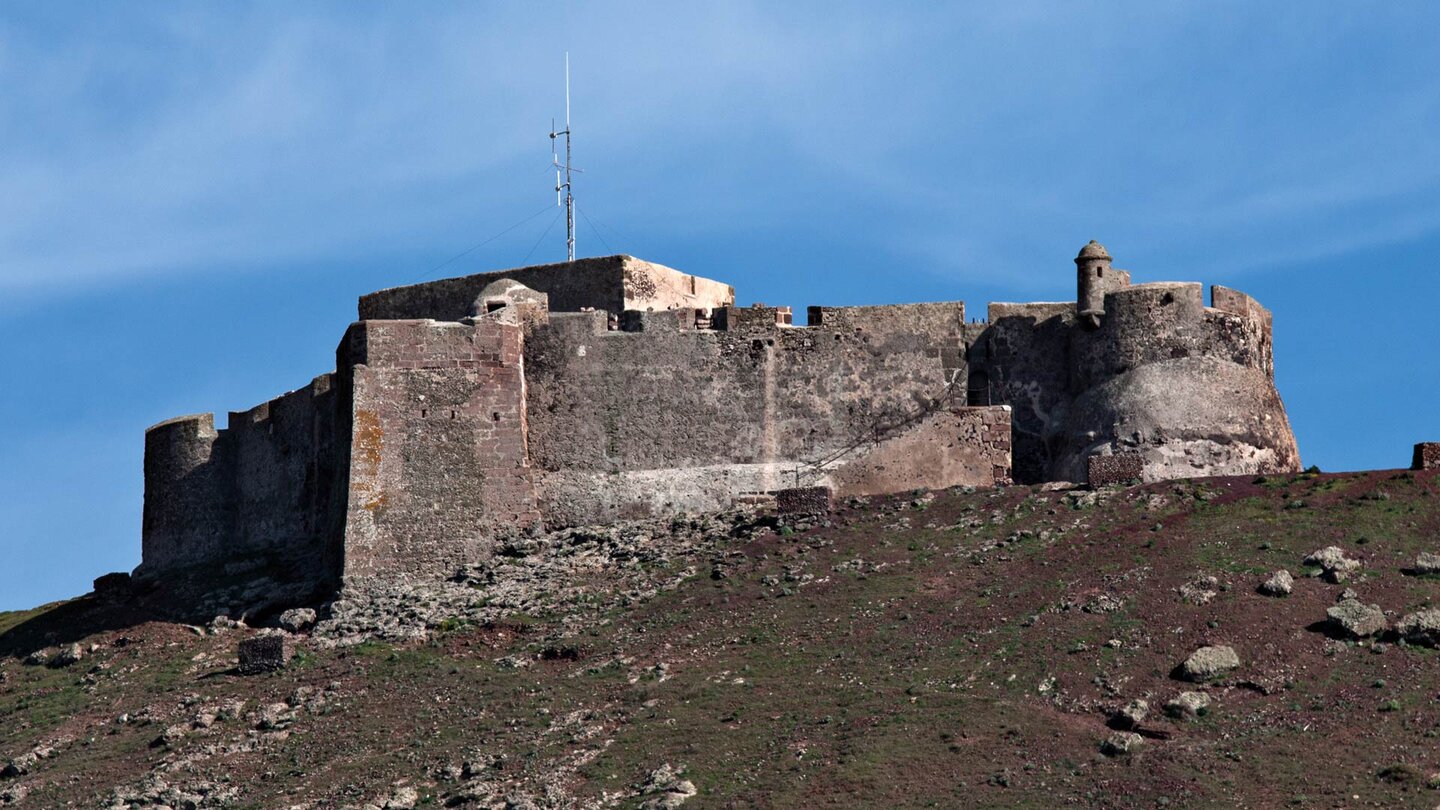 Castillo de Santa Barbara bei Teguise auf Lanzarote aus dem 16. Jahrhundert