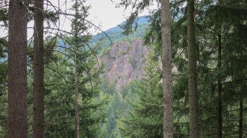 die Lautenfelsen aus der Entfernung