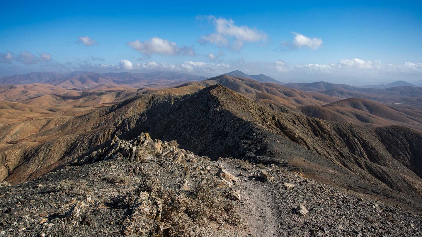 Abstieg entlang des Wanderpfads zur Degollada del Risco