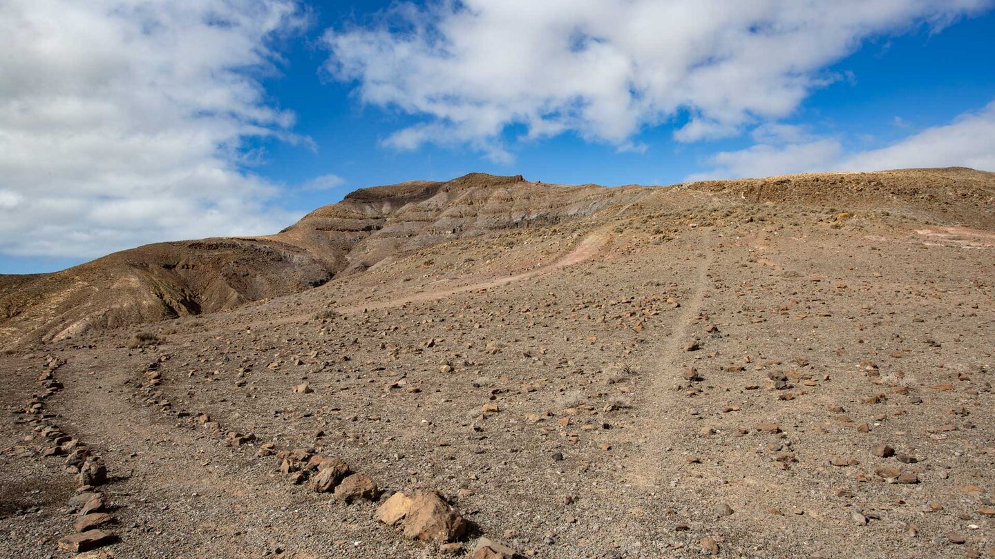 sanft ansteigender Wanderweg GR 131 bei Cárdon