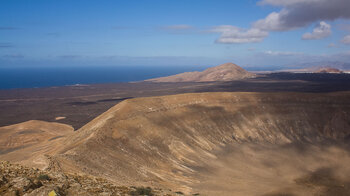 Blick von der Caldera Blanca zur Küste