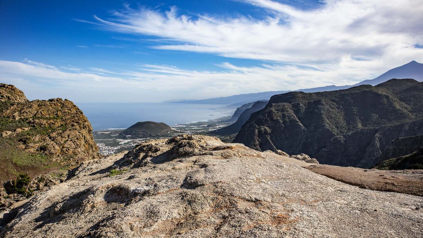 Ausblick oberhalb des Risco Steig auf die Isla Baja mit Buenavista del Norte