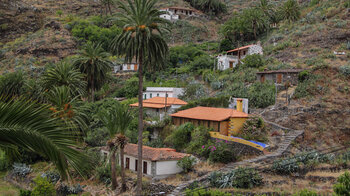 Fincas an den Bergflanken in La Laja auf La Gomera