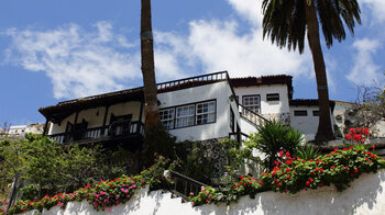 schönes traditionelles Haus mit Holzbalkon in El Curato auf La Gomera