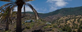 die Häuser verteilen sich über die Hänge in Tazo auf La Gomera