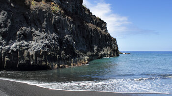 Lavaformationen an der Playa de la Zamora auf La Palma