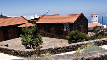 Häuser im traditionellen Stil in Isora auf El Hierro