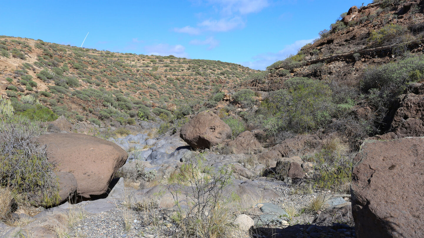 Durchquerung des Trockenbachbetts im Barranco de Tajo