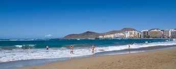 der feine Sandstrand an der Playa de las Canteras auf Gran Canaria