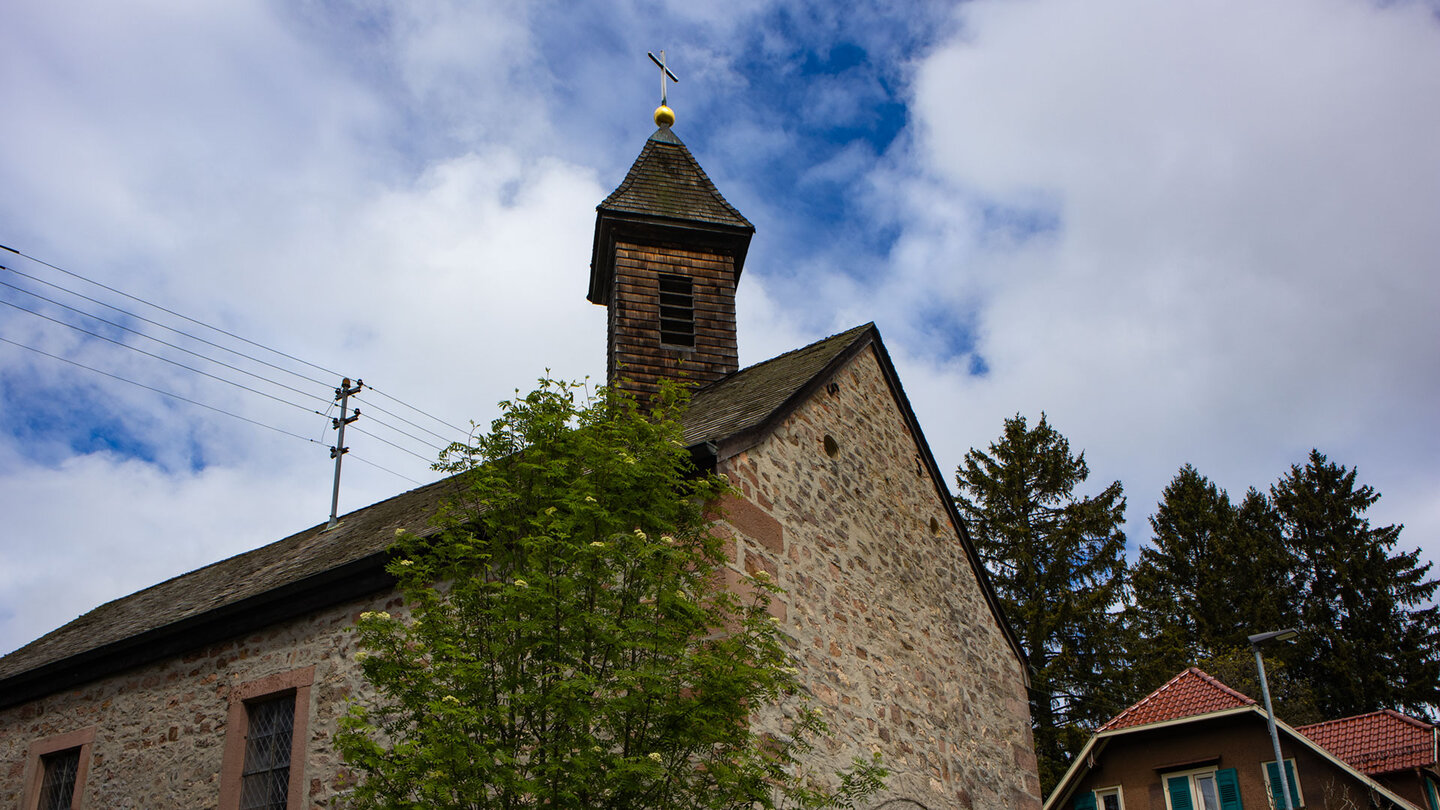 der Schwarzenbach durchfließt Herrenwies