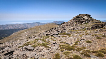 von den Gipfeln der Sierra Nevada blickt man bis zum Mittelmeer