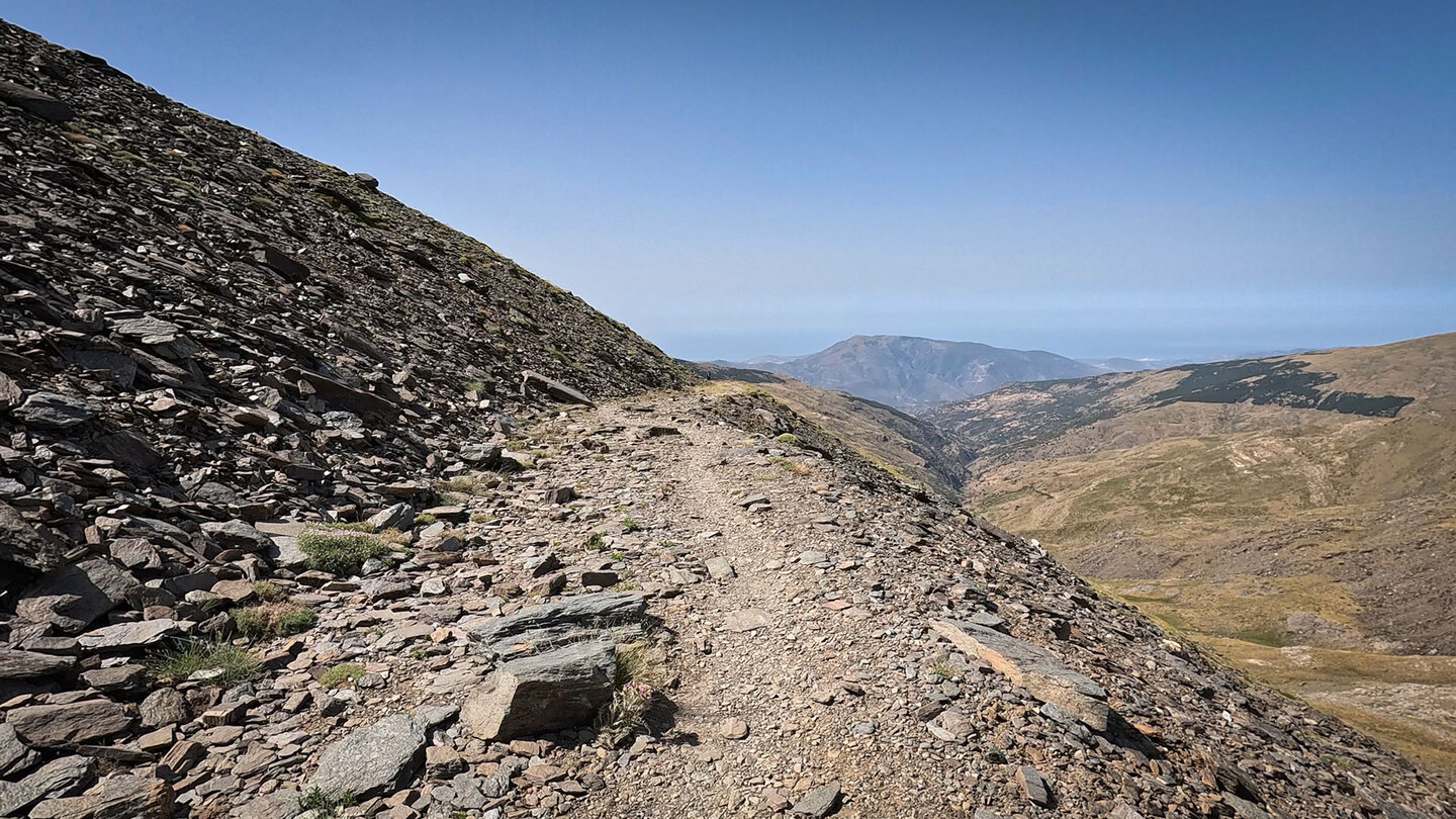 Blick bis zum Mittelmeer vom Wanderweg GR-411a