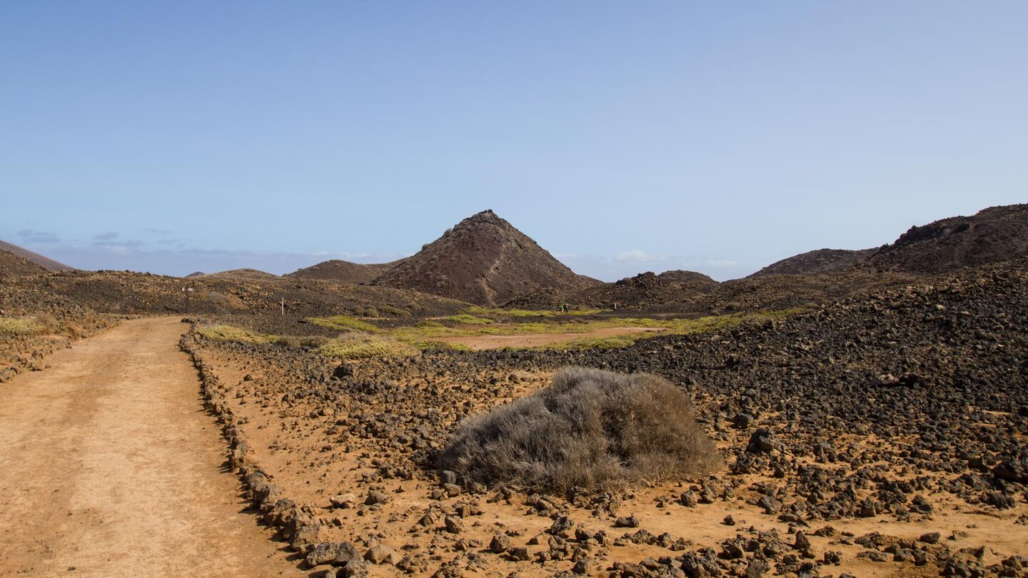 gut ausgebauter Wanderweg am Vulkankegel des 124 Meter hohen La Caldera